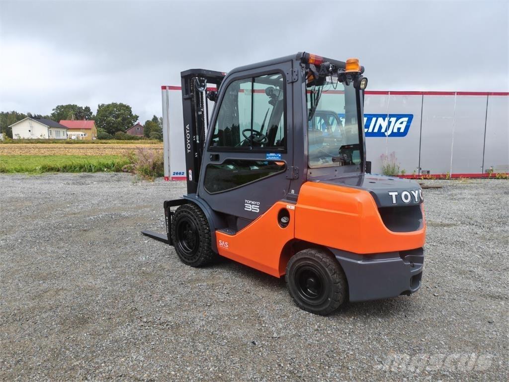 Toyota 02-8FDJF35 Dieselmotviktstruckar