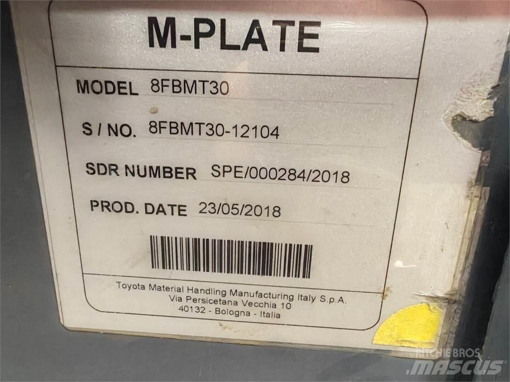 Toyota 8FBMT30 Elmotviktstruckar