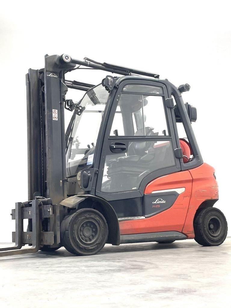 Linde H25T-01 Gasolmotviktstruckar