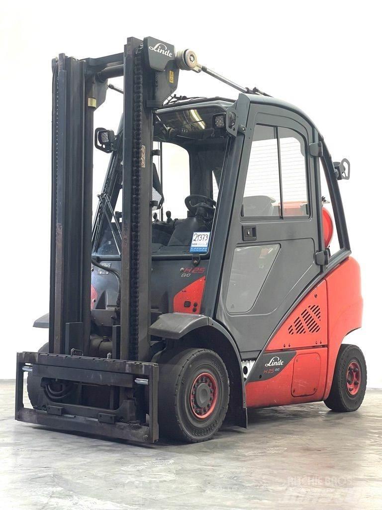 Linde H25T-392-EVO Gasolmotviktstruckar