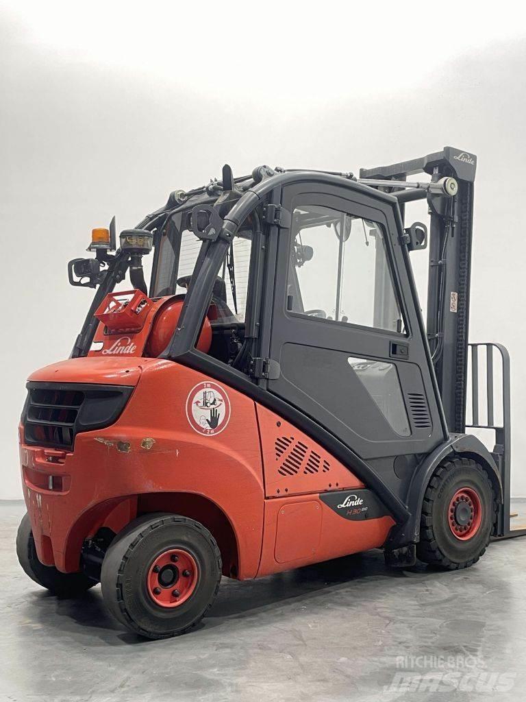 Linde H30T-02-393 Gasolmotviktstruckar