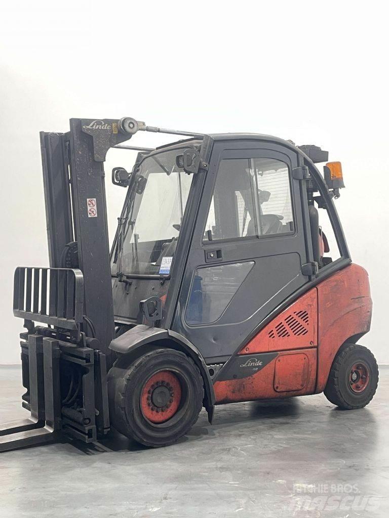 Linde H30T-02-393 Gasolmotviktstruckar