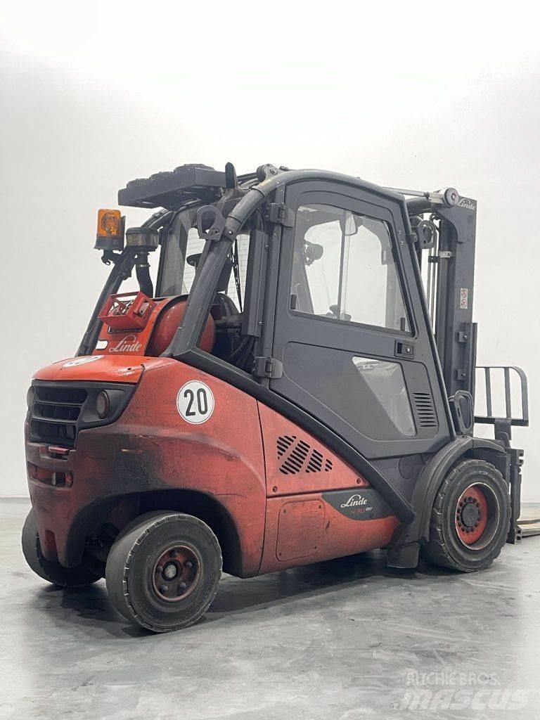 Linde H30T-02-393 Gasolmotviktstruckar