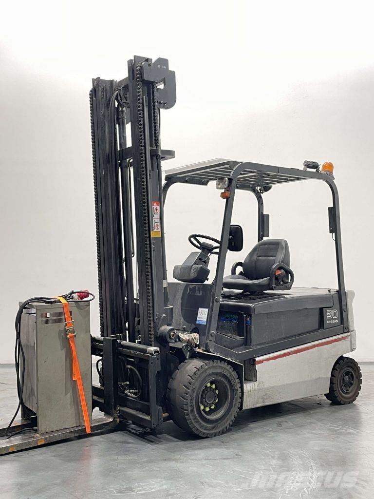 Nissan GQ02L30CU Elmotviktstruckar