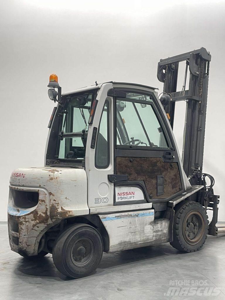 Nissan YG1D2A300 Dieselmotviktstruckar