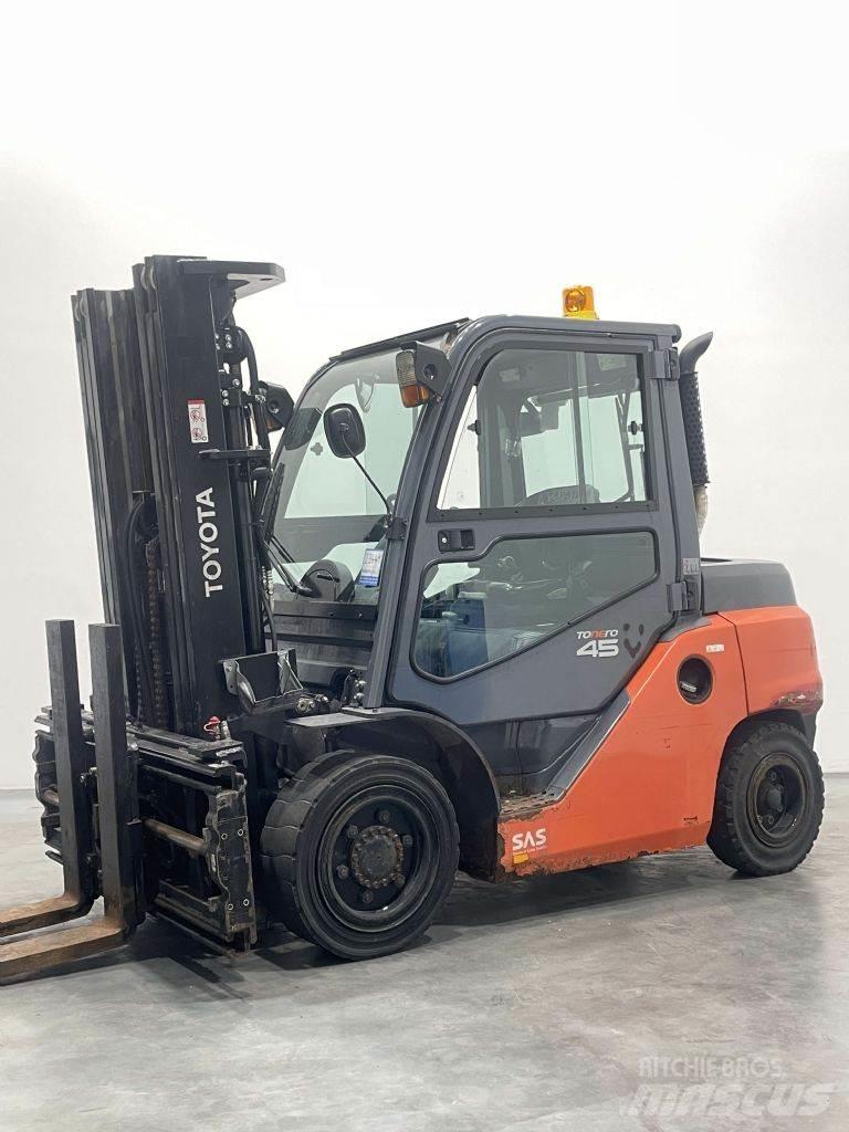 Toyota 40-8FD40N Dieselmotviktstruckar