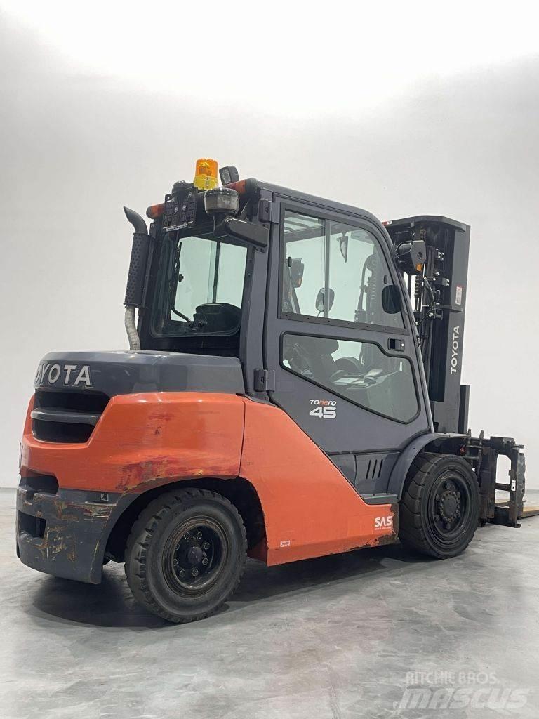 Toyota 40-8FD40N Dieselmotviktstruckar