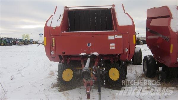 New Holland BR780 Rundbalspressar