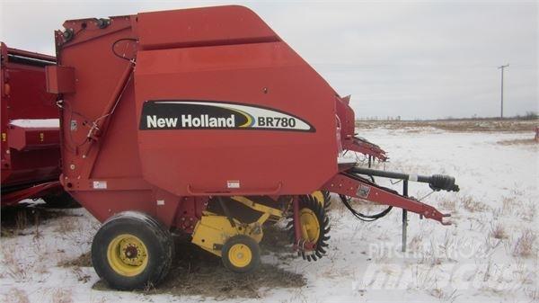 New Holland BR780 Rundbalspressar