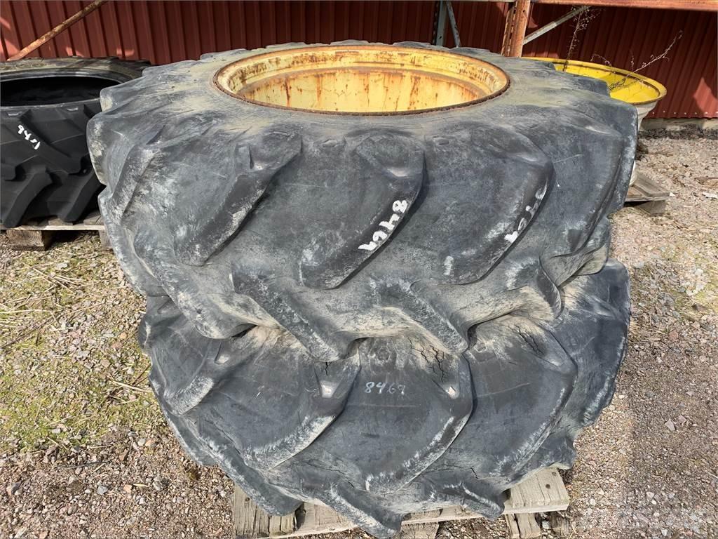  16.9X26 Däck, hjul och fälgar