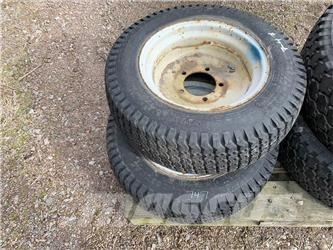  27X8.50-15 Däck, hjul och fälgar