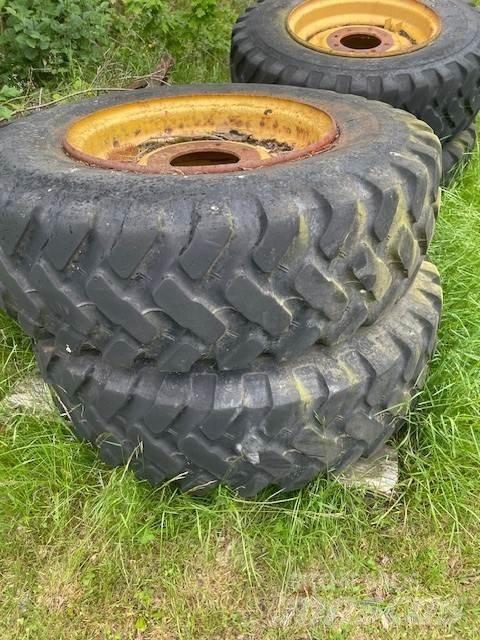  4ST LASTMASKINSDÄCK Däck, hjul och fälgar