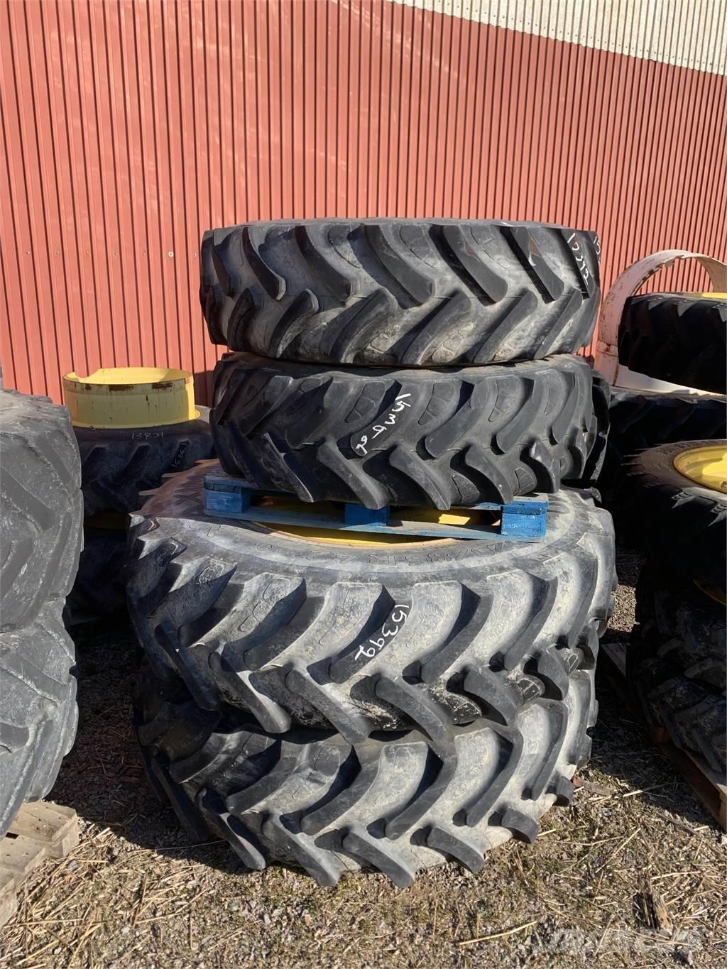  520/85x42, 420/85x30 Däck, hjul och fälgar