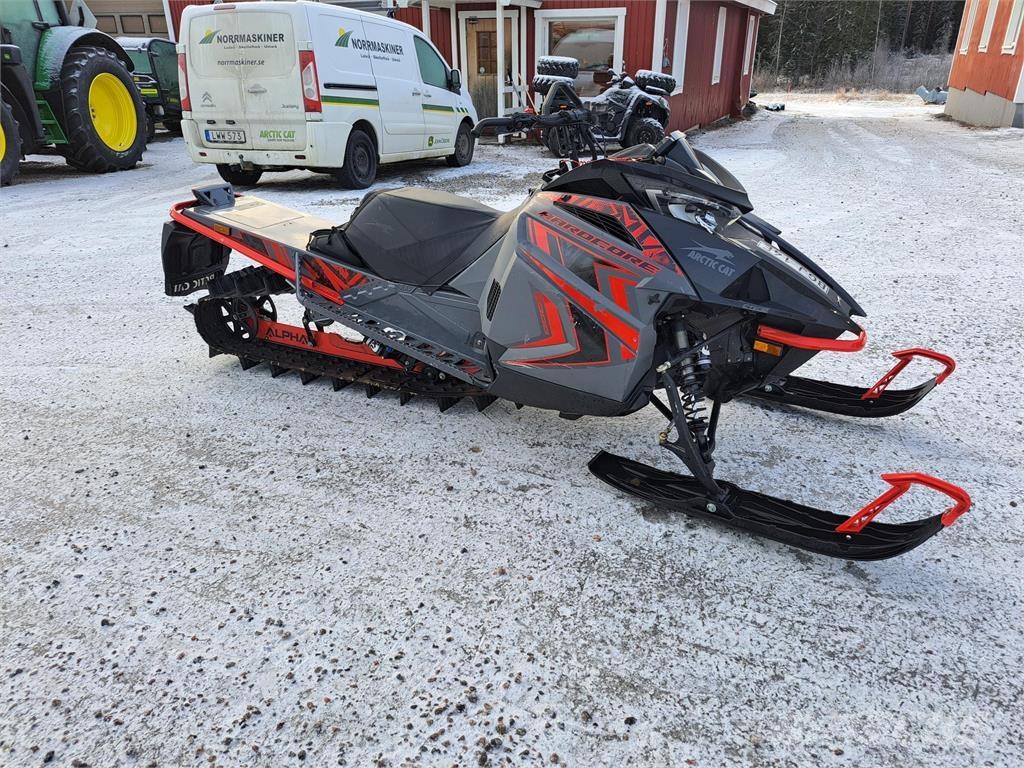 Arctic Cat M 8000 ALPHA Snöskotrar