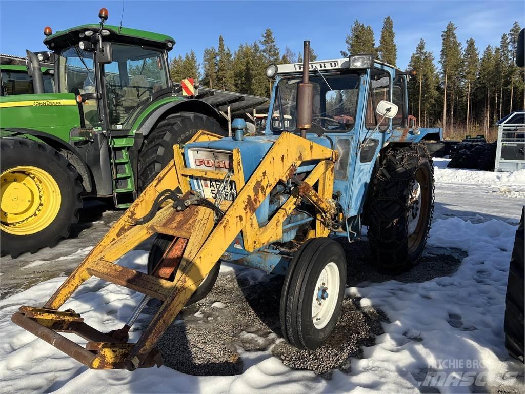 Ford 5000 med lastare Traktorer