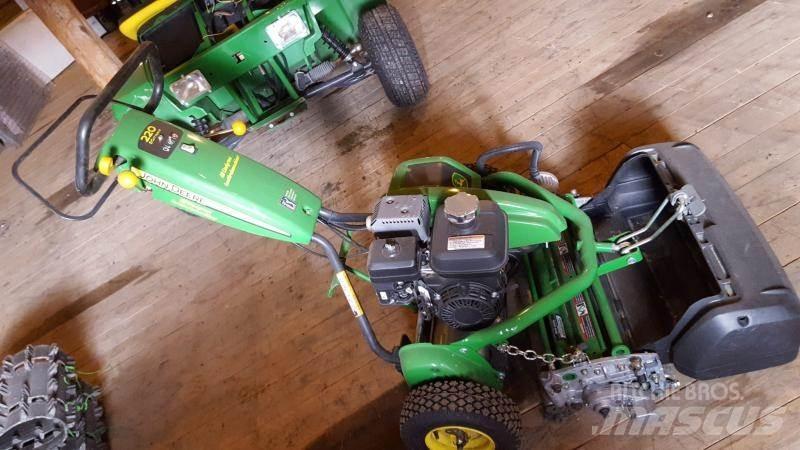 John Deere 220 Åkgräsklippare