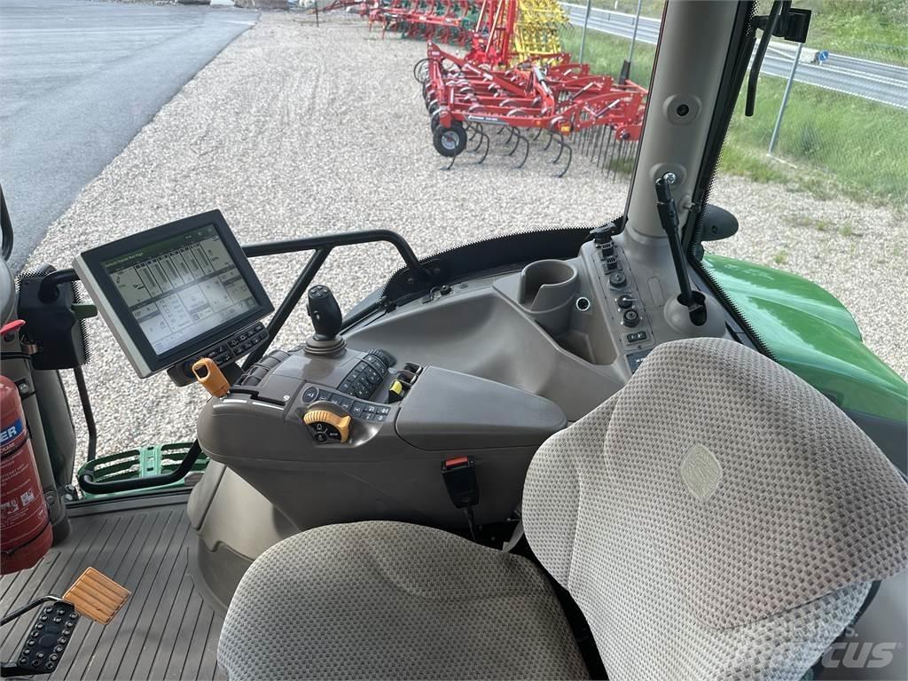 John Deere 6215R Traktorer