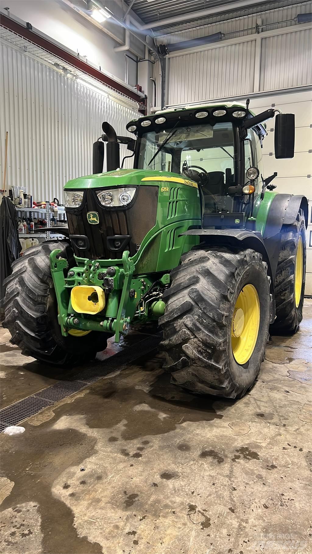 John Deere 6215R Traktorer