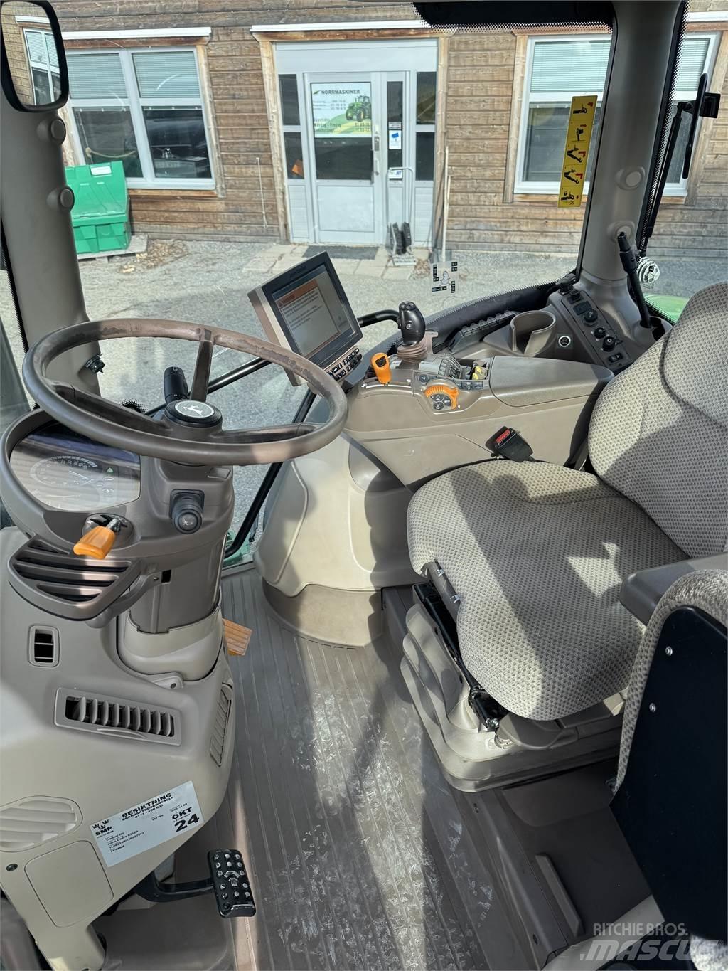 John Deere 6215R Traktorer