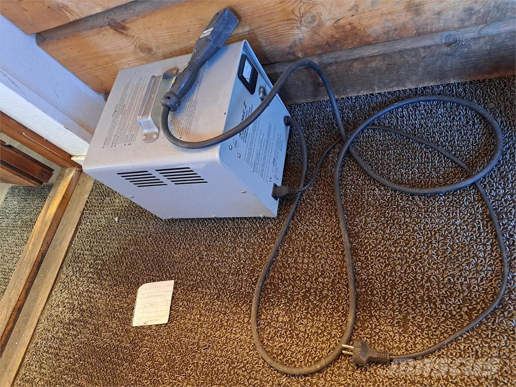 John Deere TE Gator Åkgräsklippare