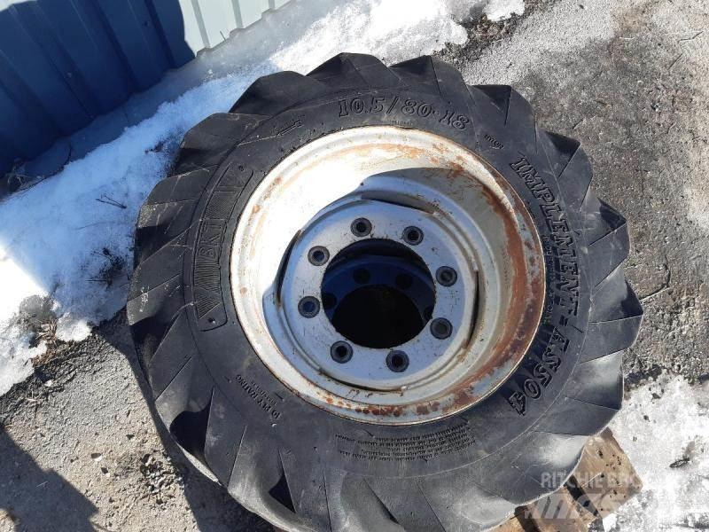  TRAKTOR HJUL 10,5/80-18 Däck, hjul och fälgar