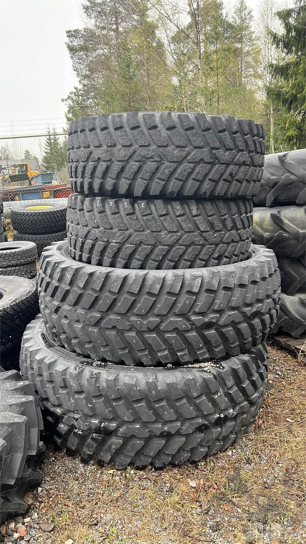  TRI2 Däck, hjul och fälgar