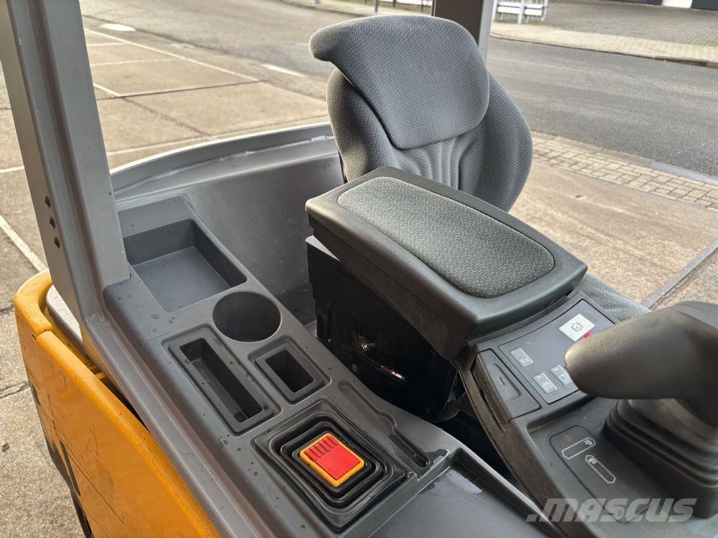 Jungheinrich EFG 320 Elmotviktstruckar