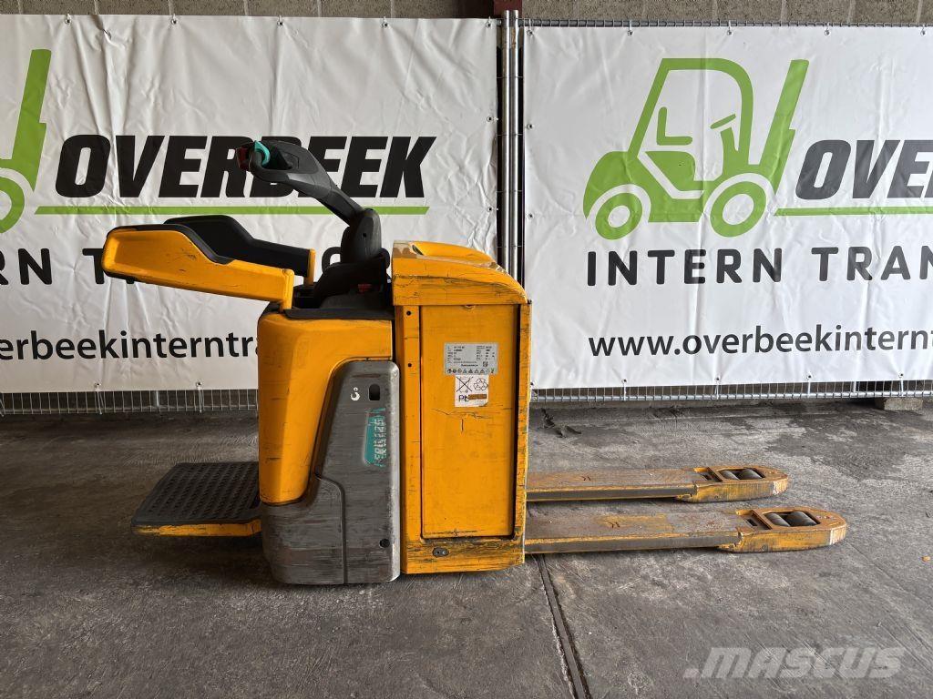 Jungheinrich ERE 225 Staplare