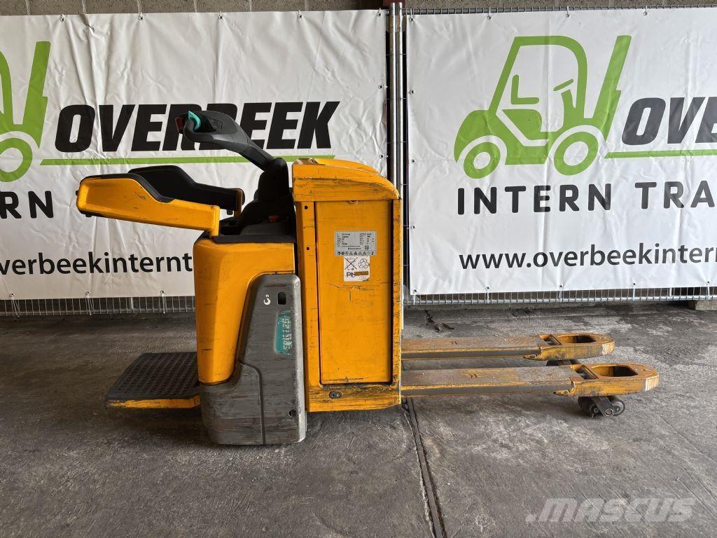 Jungheinrich ERE 225 Staplare