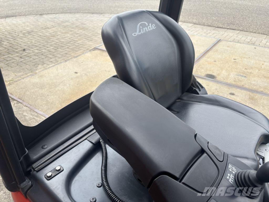 Linde E15-02 Elmotviktstruckar