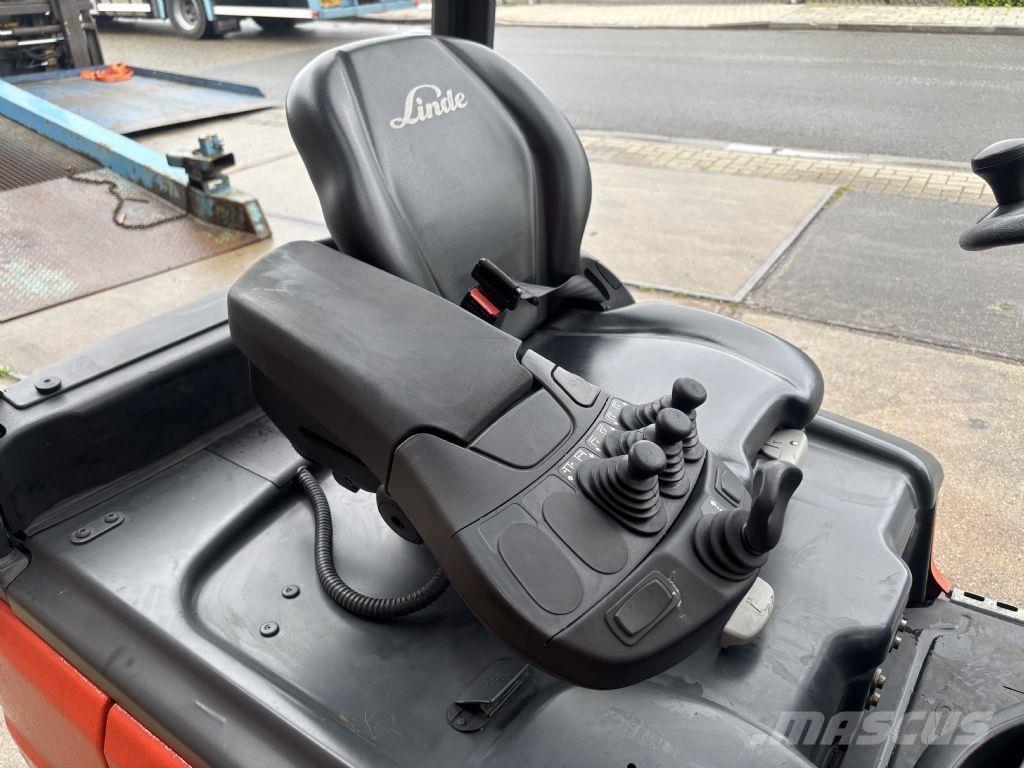 Linde E18-02 Elmotviktstruckar