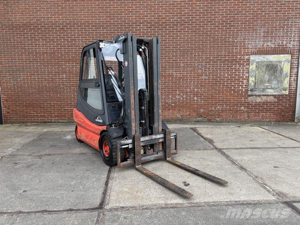 Linde E25 / 02 Elmotviktstruckar