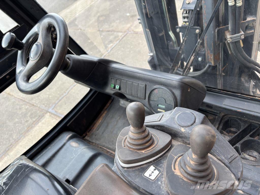 Linde E25 / 02 Elmotviktstruckar