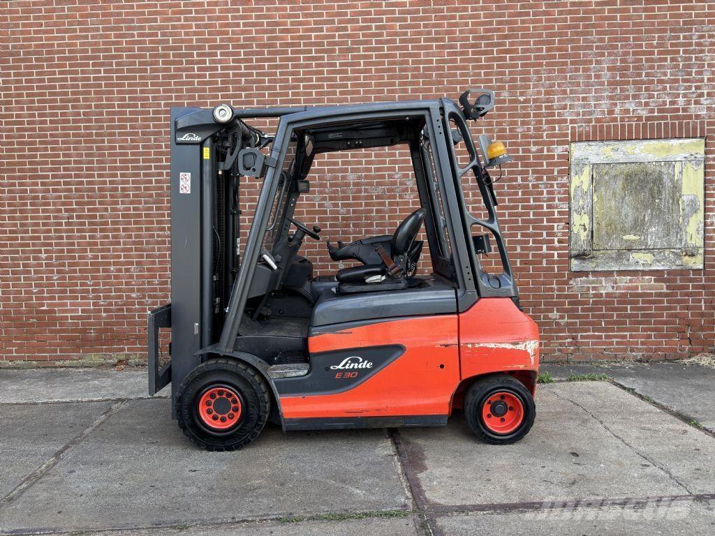 Linde E30-01 Elmotviktstruckar