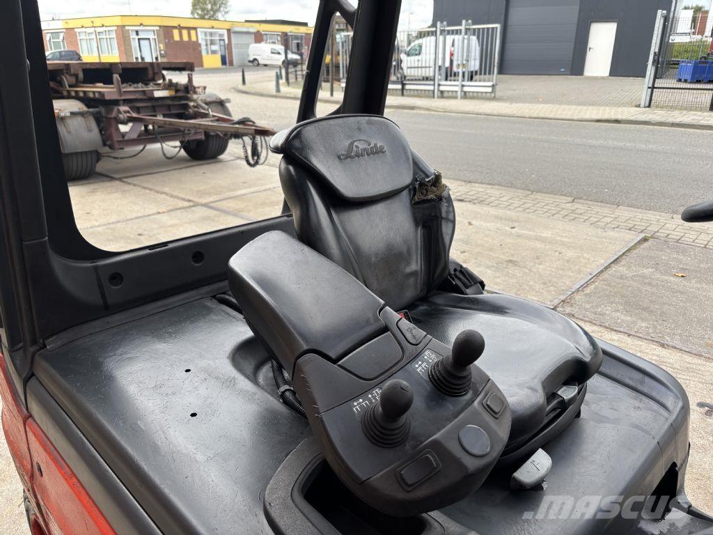 Linde E30L-01 Elmotviktstruckar