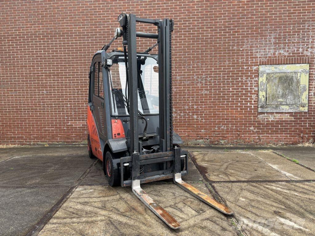 Linde H25T-01 Gasolmotviktstruckar