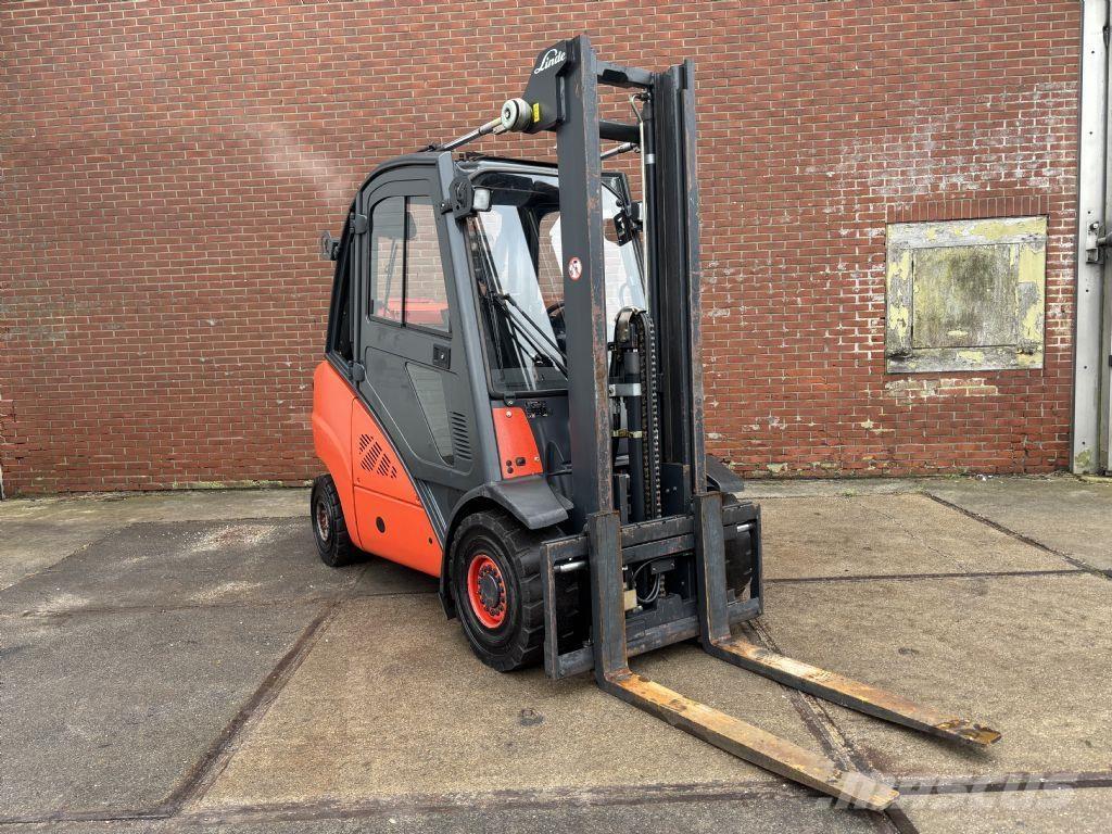 Linde H35T-01 Gasolmotviktstruckar