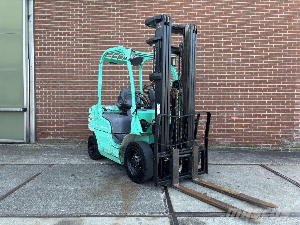 Mitsubishi FD25N Dieselmotviktstruckar
