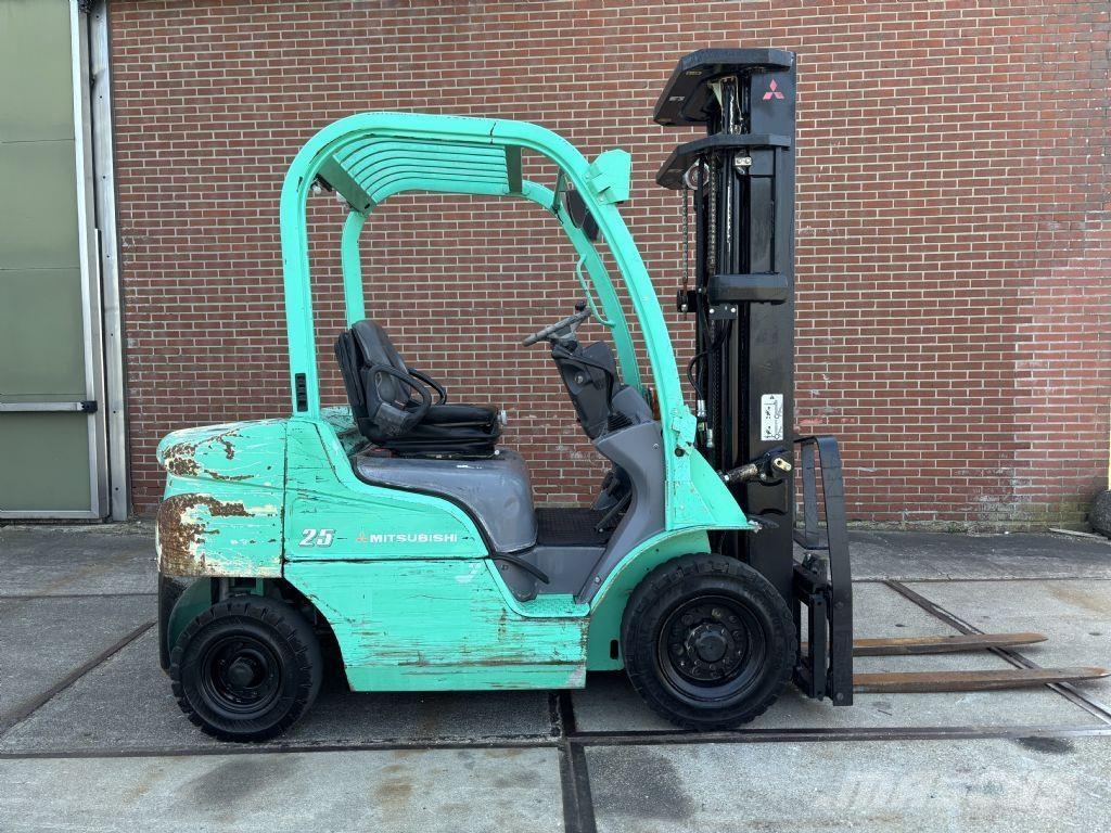 Mitsubishi FD25N Dieselmotviktstruckar