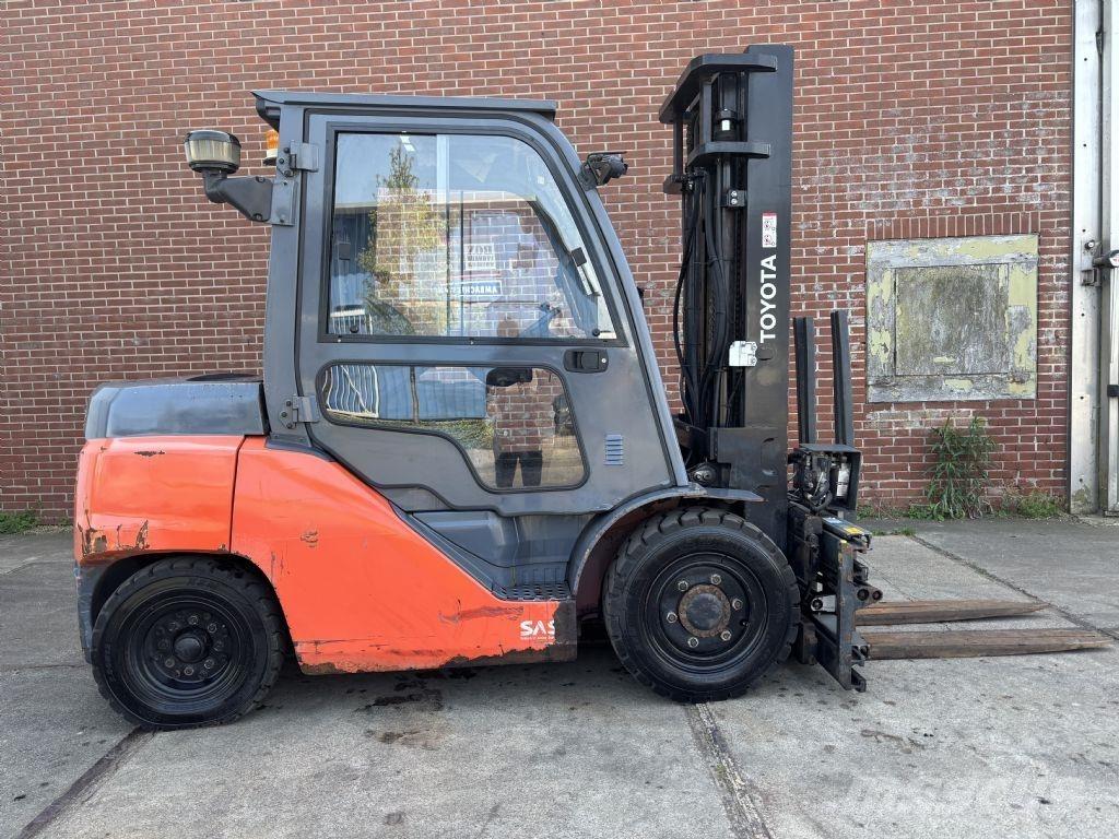 Toyota 40- 8FD40N Dieselmotviktstruckar