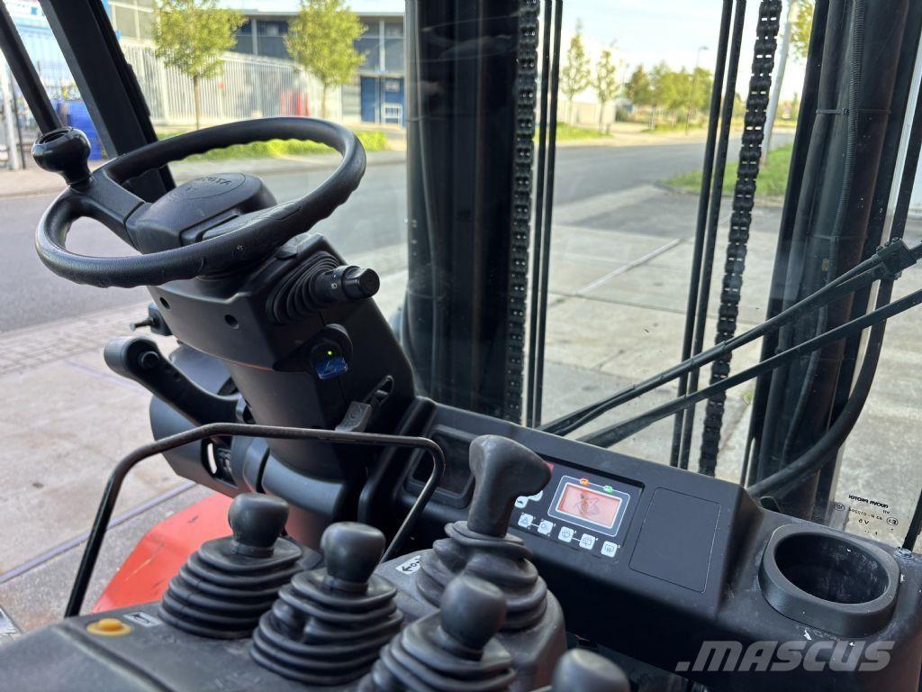 Toyota 8FBMT50 Elmotviktstruckar