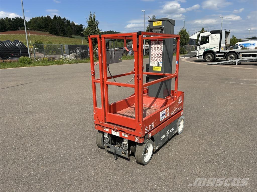 SkyJack SJ16 Kompakta självgående bomlyftar