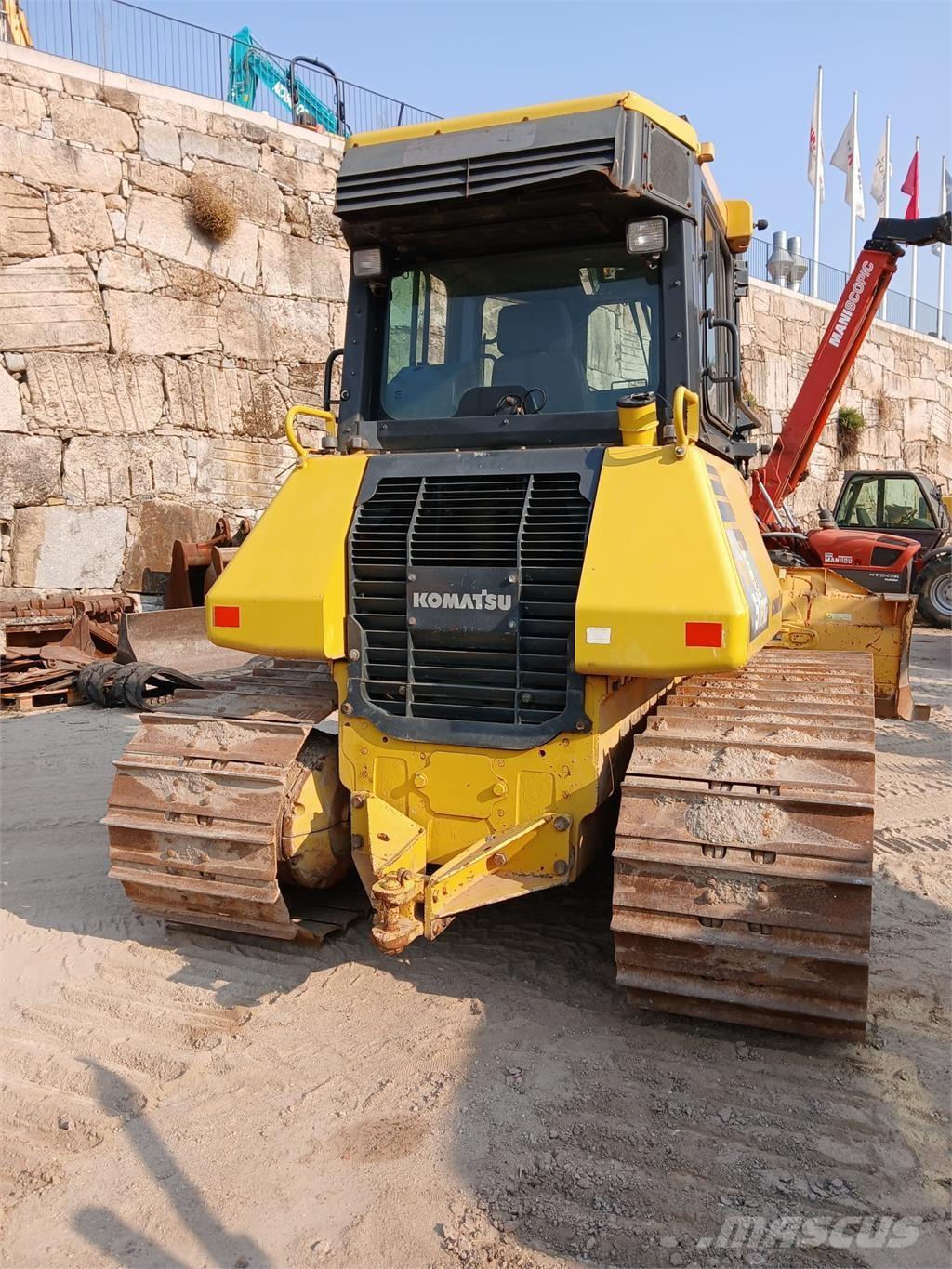 Komatsu D51PXI-22 Rörläggningsmaskiner