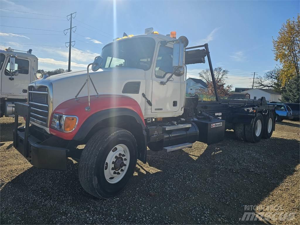 Mack CV713 Övriga bilar