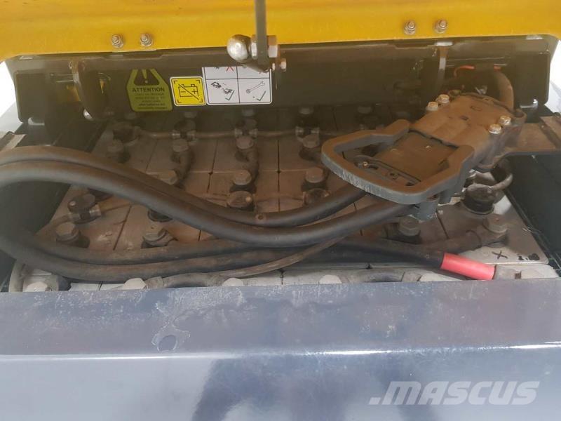 Aisle-Master 15NE RENTAL Smalgångstruck