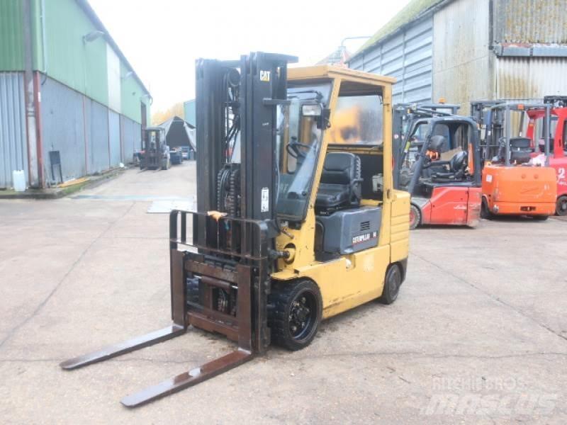 CAT GC30 Gasolmotviktstruckar