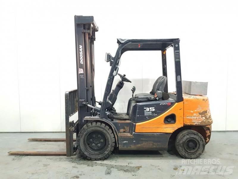 Doosan D35C-5 Dieselmotviktstruckar
