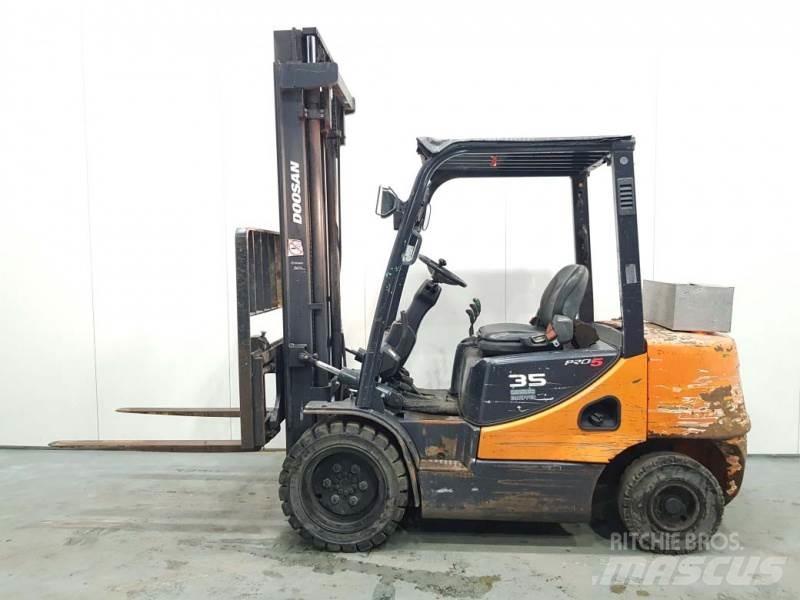 Doosan D35C-5 Dieselmotviktstruckar
