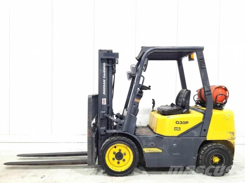 Doosan GP30-3 Gasolmotviktstruckar