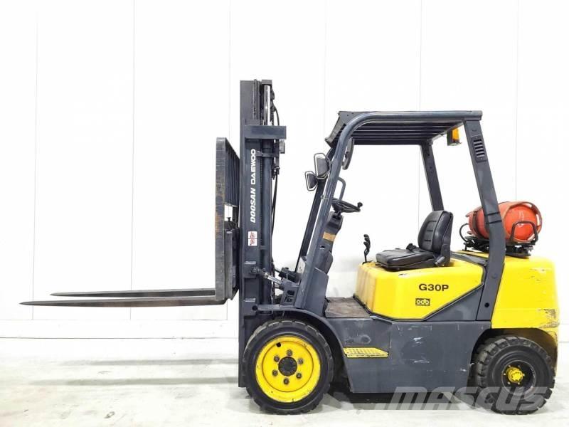 Doosan GP30-3 Gasolmotviktstruckar